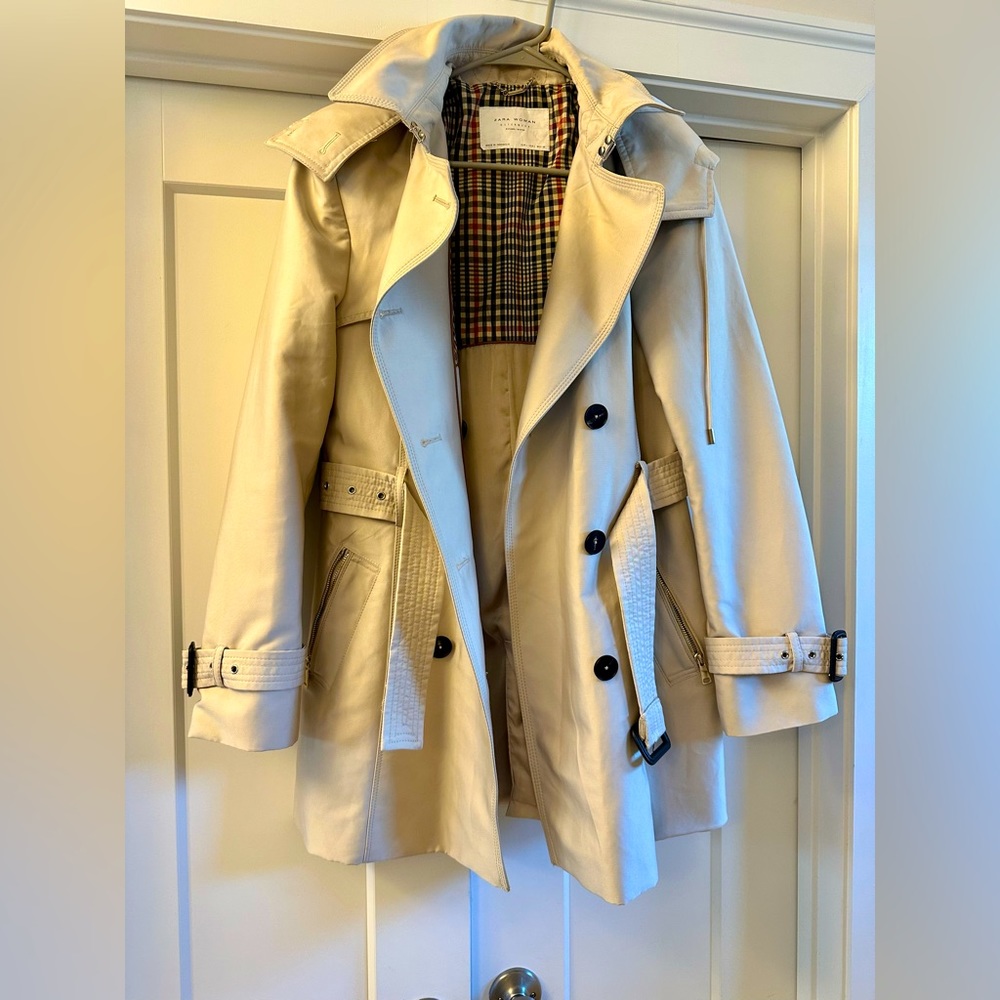 Zara Trench coat with hood.. like new .. worn twice.. size large